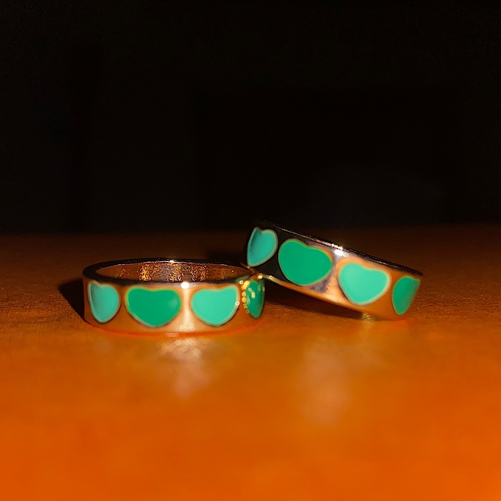 NWT Hypoallergenic Green Heart Rings